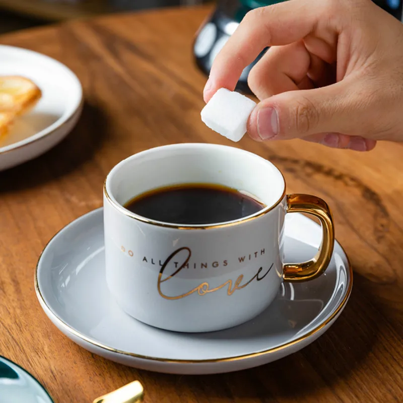 Нордическая Современная розовая керамическая кофейная чашка с ложкой розовые