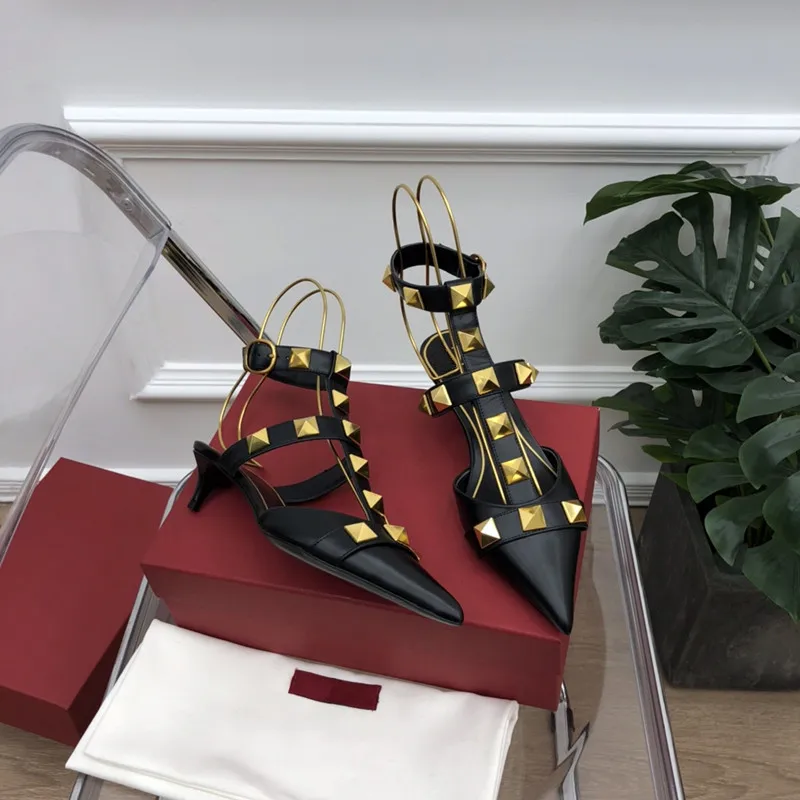 

2021 Spring and Autumn New Women Big Rivets Flat Shoes Rivet Decoration Pointed Toe Sandals Black Fashion Sandals with Dust Bag