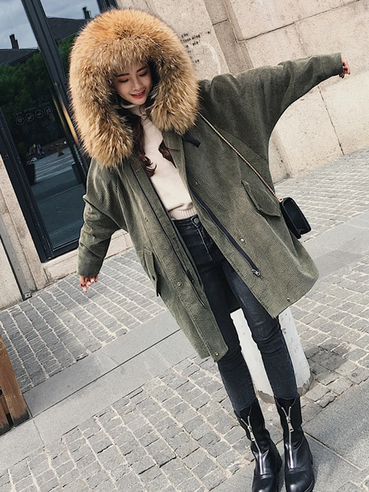 Куртка женская Вельветовая с капюшоном из натурального меха енота темно-зеленый