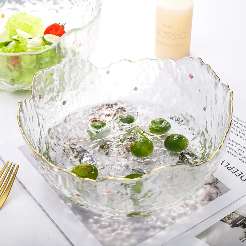 Стеклянная миска с неравномерными краями золотой инкрустацией чаши для