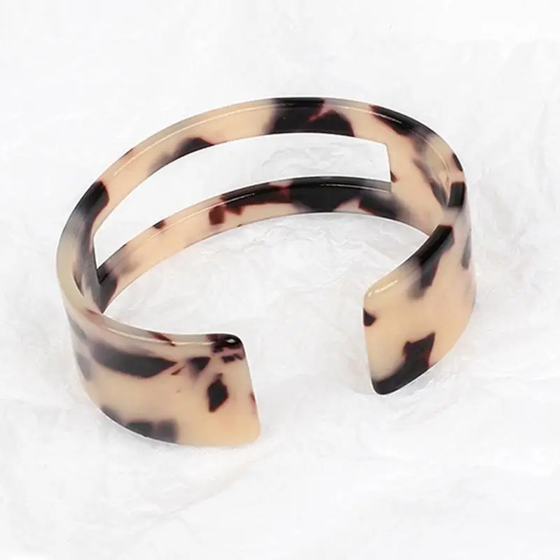 

New Arrival Resin Bangle Bracelet Open Hollow Boho Women Leopard Resin Open Cuff Bracelet Vintage Jewelry Accessory Bijouxs