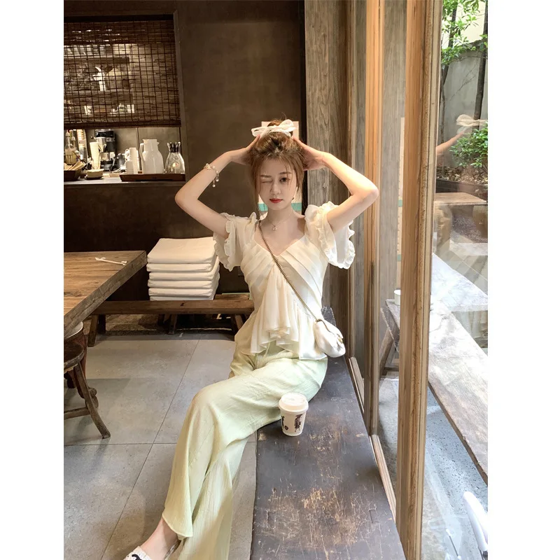 

new 2021 summer sweet little fresh V-neck Bubble Sleeve Chiffon shirt loose and thin top base shirt