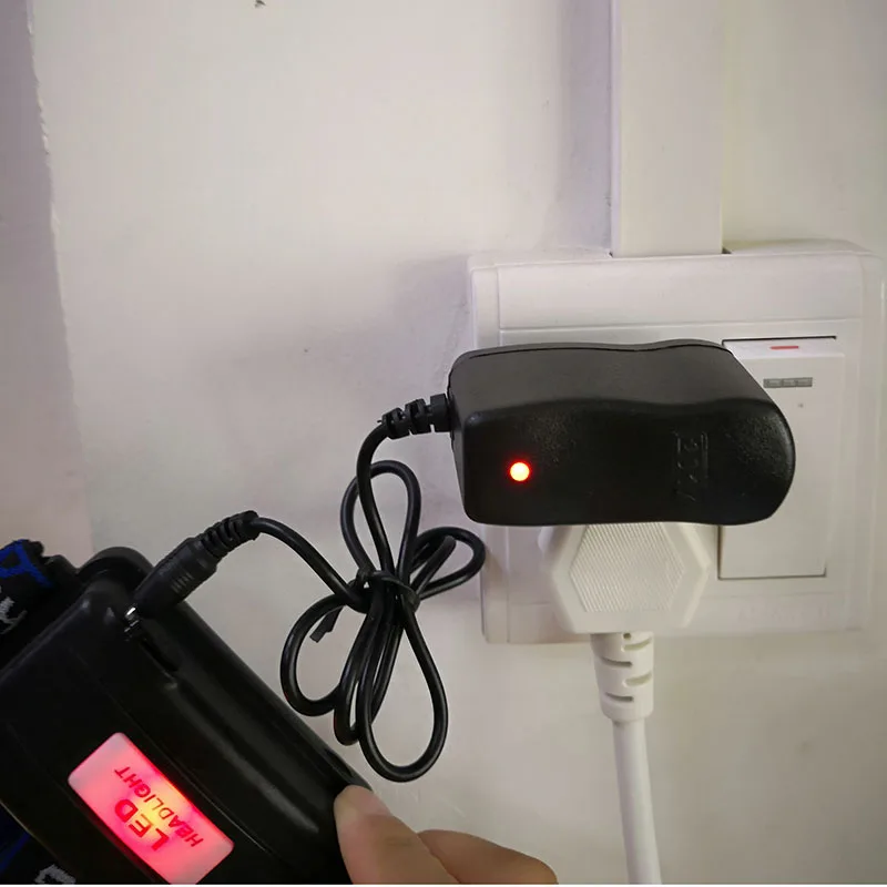 

AC 110V 220V to DC 4.2V 0.5A 500ma Power Adapter Supply for 3.7V 18650 Rechargeable Battery LED Torch US EU UK AU 3.5*1.35mm U27