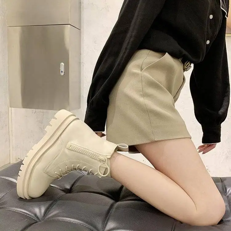 Женские Теплые ботильоны на меху черные или бежевые байкерские ботинки