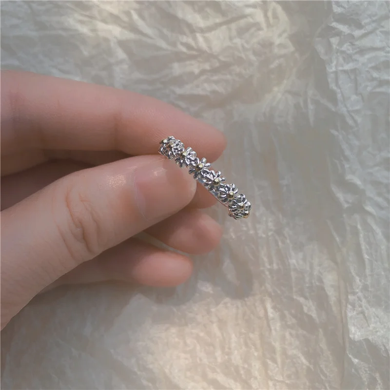 

Lovely Daisy Ring For Women Party Wedding Flower Ring Adjustable Open Cuff Finger Rings Vintage Female Jewelry Gift