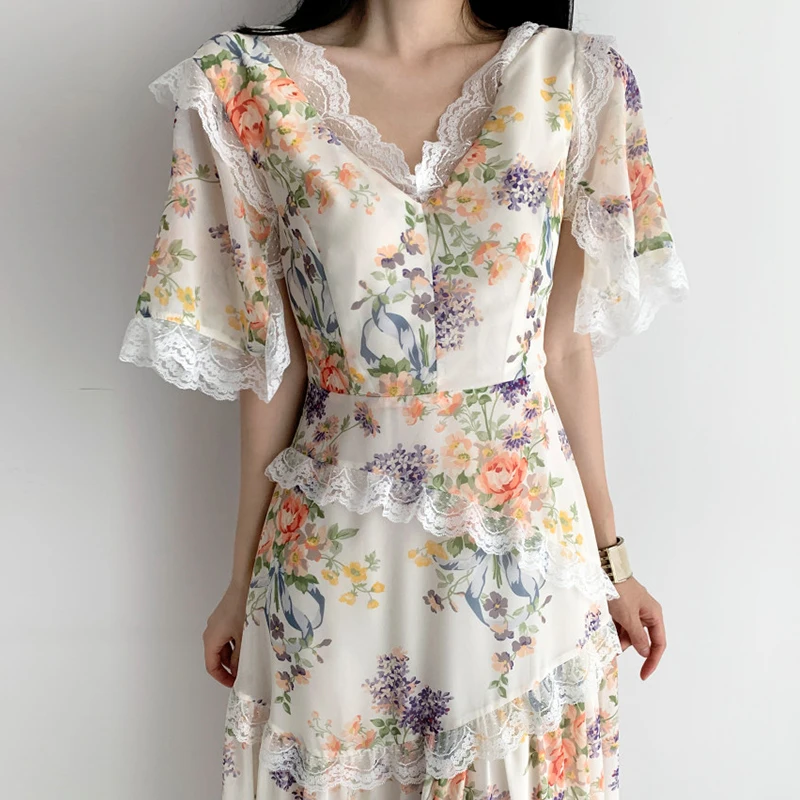 

2021 Summer New Style Vestidos Female V-neck Flared Sleeves Lace Stitching Color Halter Lace Short-sleeved Midi Dress KK717