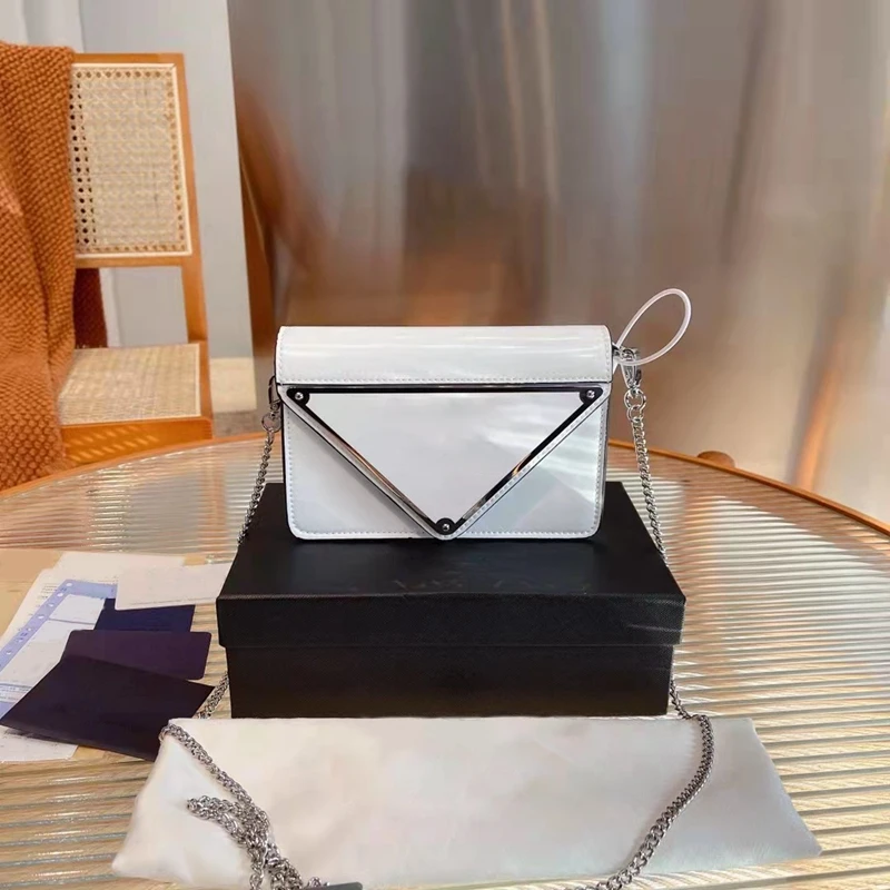 

Модная новая сумка-конверт на цепочке, маленькая квадратная сумка с откидной крышкой, повседневная простая сумка-мессенджер через плечо со ...