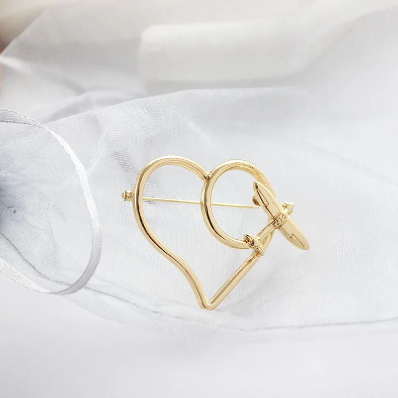 Выдолбленные с сердцем персикового цвета брошь &quotсамолет&quot дети интерес