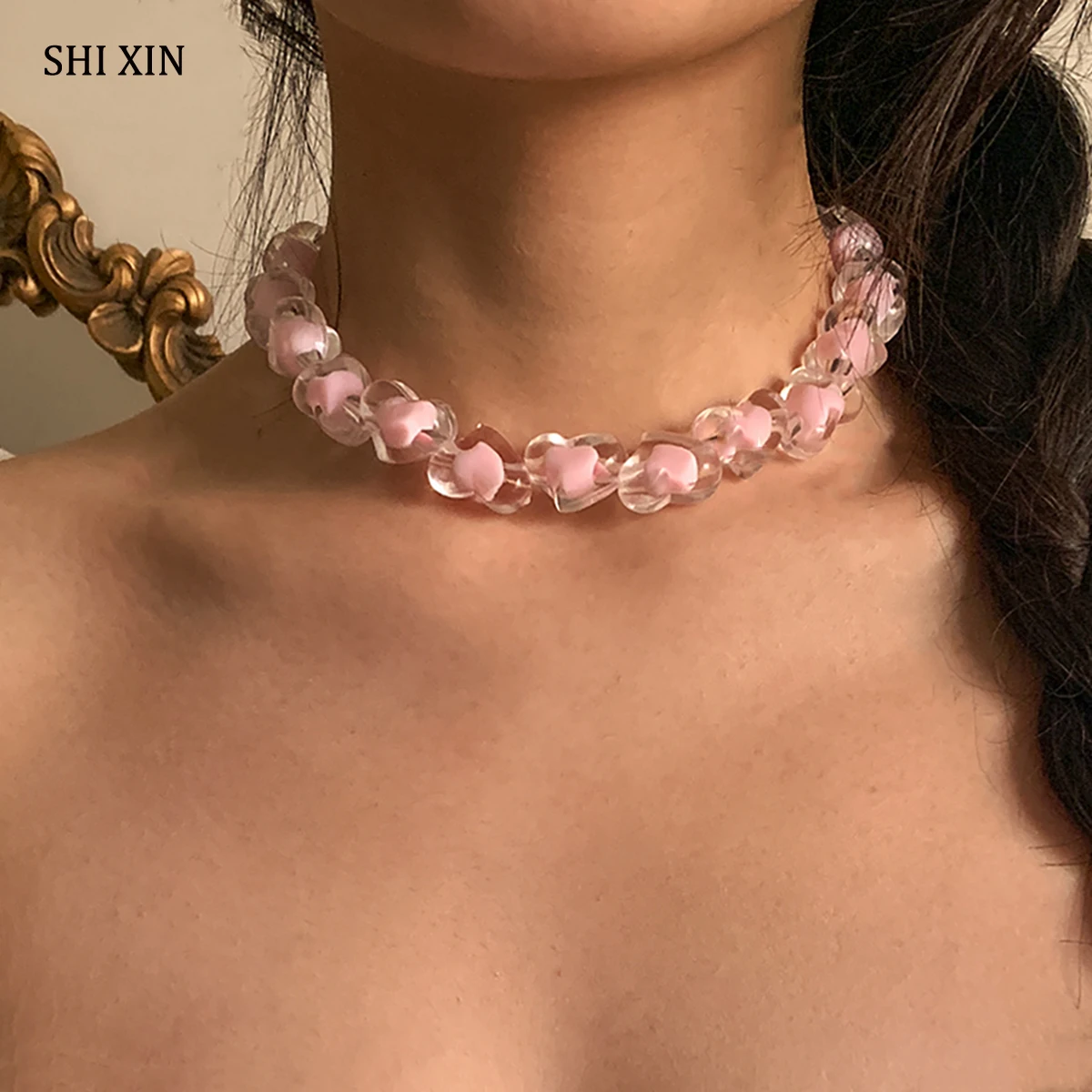 

SHIXIN New Fashion Pink Heart Choker Necklaces for Women/Girls Cute Resin Strand Side Chains Boho Female Party Statement Jewelry