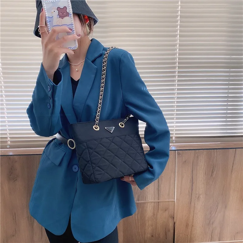 

Designer Trending Chain Shoulder Bags For Women 2021 New Fashion Nylon Lingge Crossbody Bags Female Brand Luxury Messenger Bag