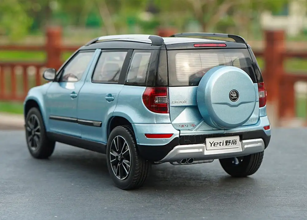 Коллекция голубых литых моделей автомобилей в масштабе 1/18 VW Volkswagen Skoda Yeti