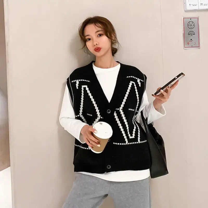 

Women Korean Sweater Vest Knitting Pullovers Sleeveless Waistcoat Vintage Cardigan Geometric Argyle V Neck Female Sweaters Tops