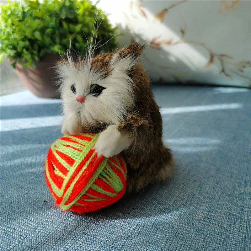 Реалистичная милая игрушка для кошек пушистые коты играют с шерстяным шариком