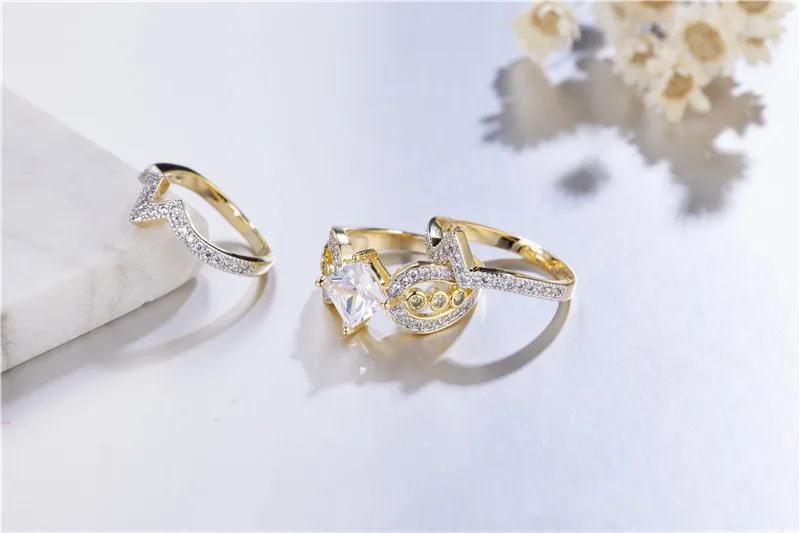 Комплект колец женский из серебра 925 пробы с искусственным бриллиантом |