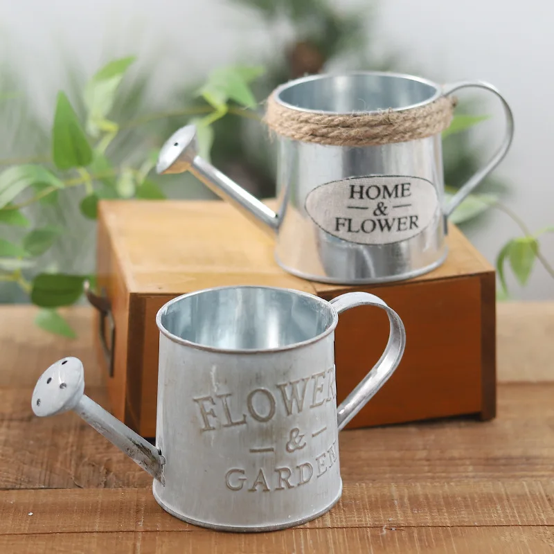 

Tin Bucket Sprinkling Kettle Retro Pastoral Style Flower Arrangement Water Cans Photo Props Office Desktop Ornaments Wholesale