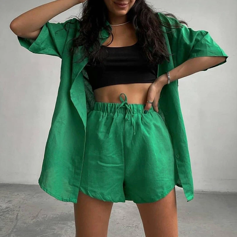 Костюм-двойка женский однобортный с топом отворотом и шортами - купить по