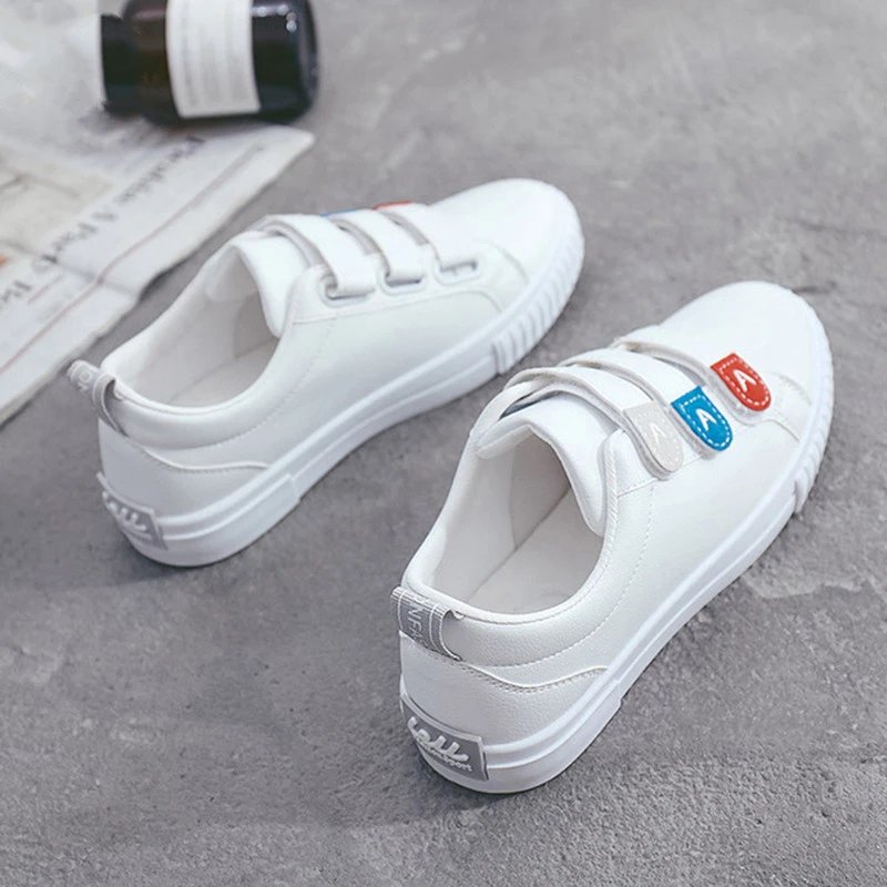 Женские кроссовки Новинка 2020 года Удобная повседневная обувь белого цвета с