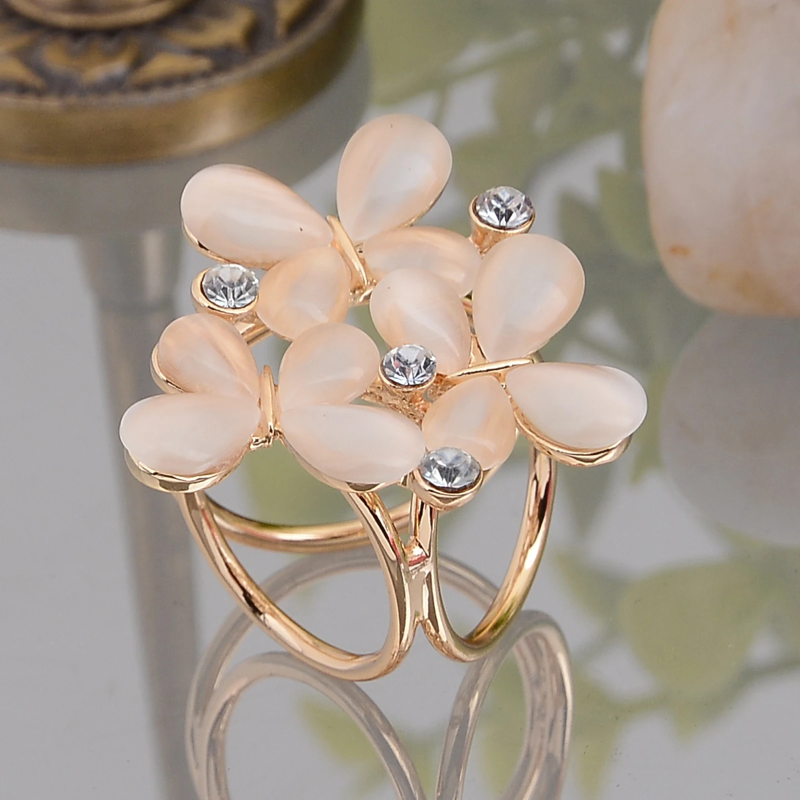 

Women Fashion Crystal Flower Scarf Lapel Pins Buckle Clip Holder Brooch Pin Buckle Jewelry Bohemia Style Wholesale Drop Ship
