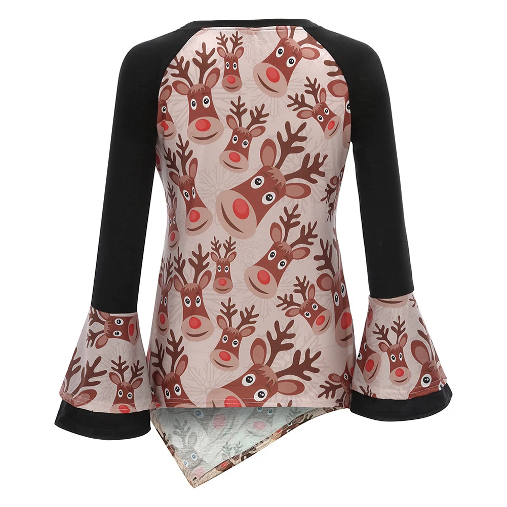 Женская блузка с круглым вырезом расклешенными рукавами и принтом