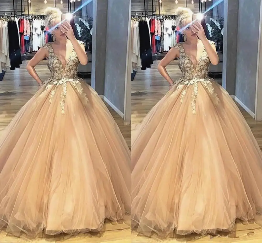 

2021 Stylish Quinceanera Dresses Deep V-Neck lace Ball Gowns Tulle Formal Party Prom Gowns For Sweet 16 Vestidos De Fiesta