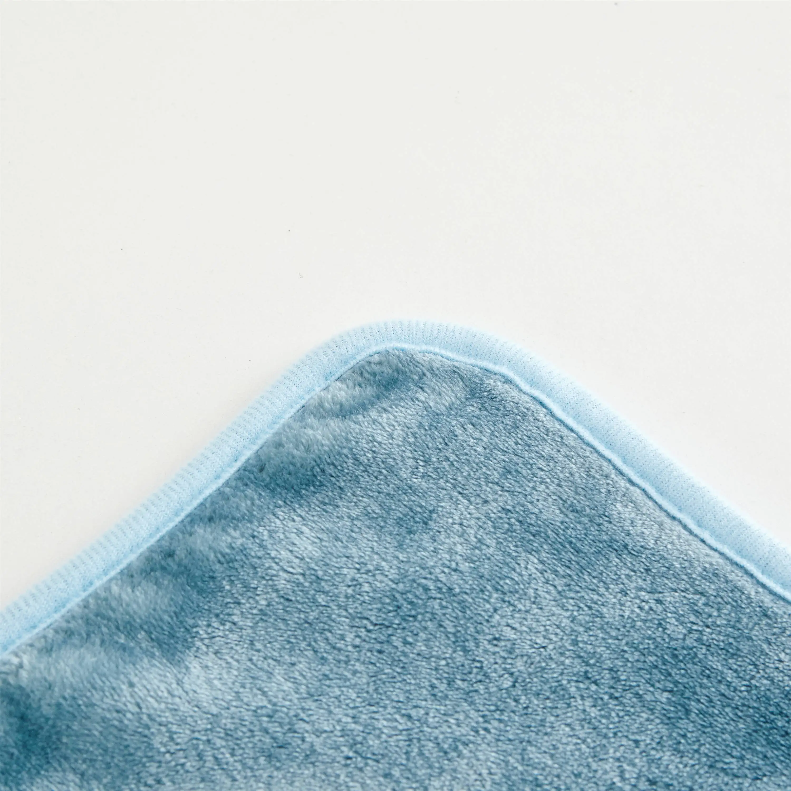 Плотные плюшевые флисовые одеяла однотонное из микрофибры покрывало на