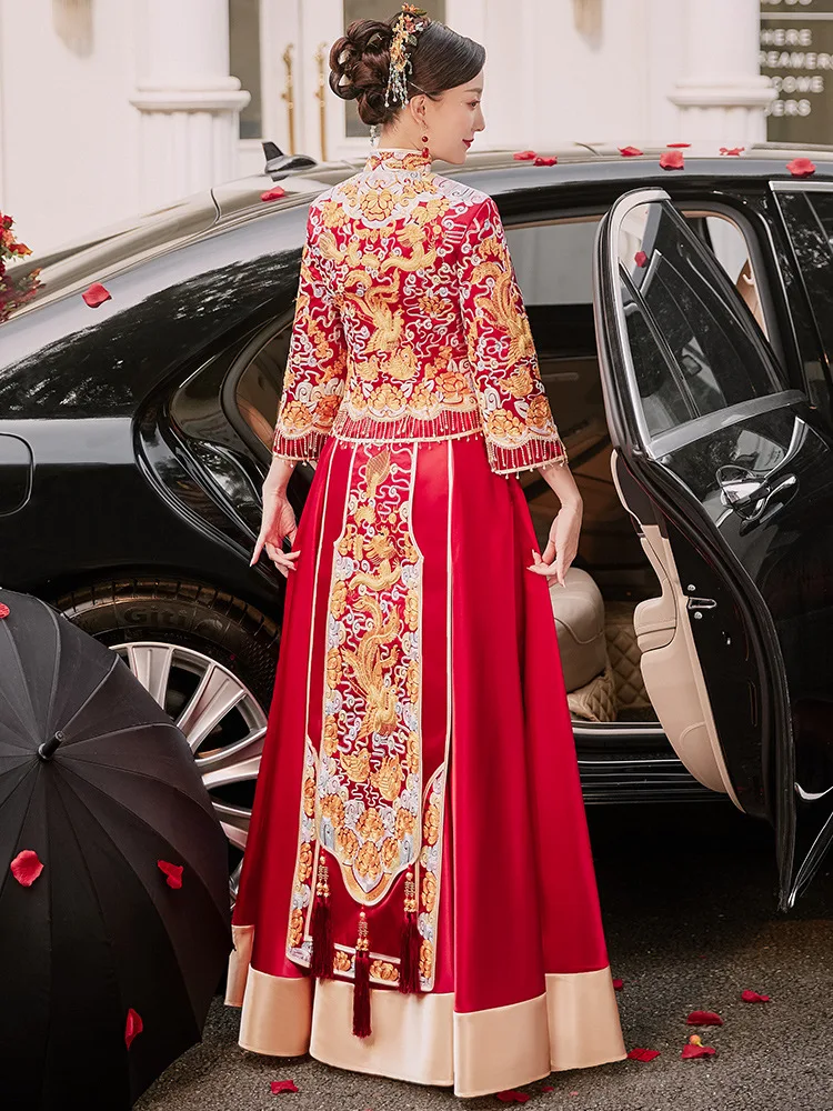 Традиционное китайское свадебное платье Ципао с вышивкой дракона и феникса
