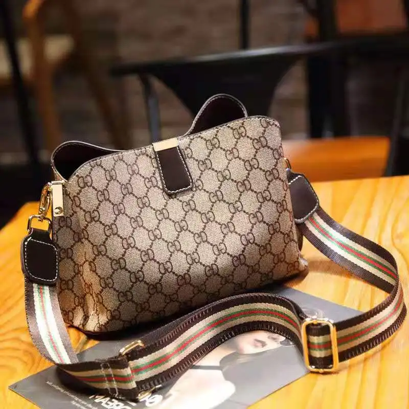 

Women's Large-Capacity Fashion Shoulder Bag Net Red Messenger Bag 2021 New Handbag Trend Wild Decorative Accessories Korean Vers