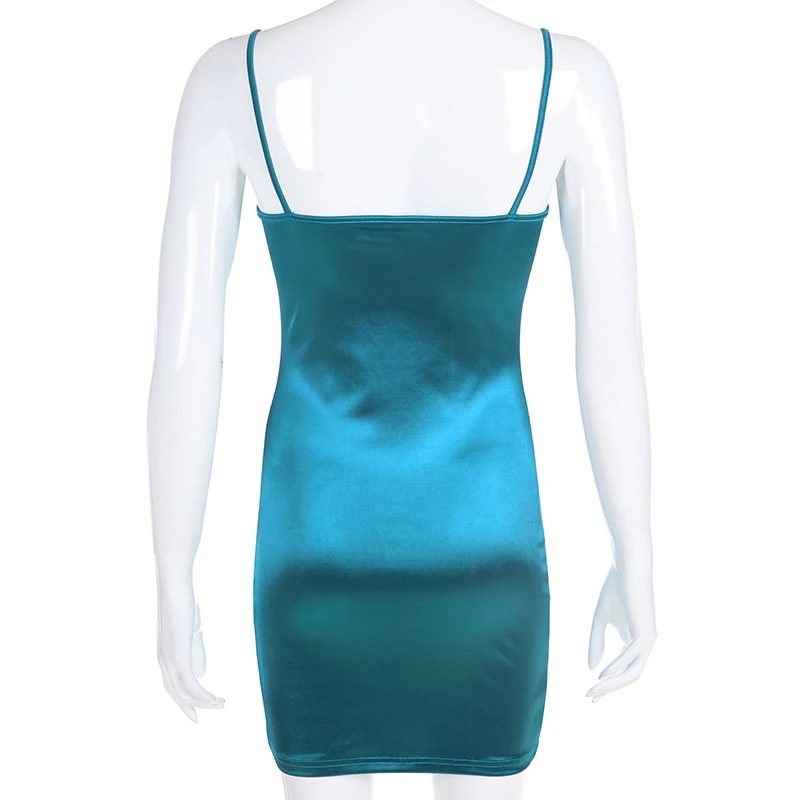 Женское атласное платье на тонких бретельках элегантное облегающее летнее с