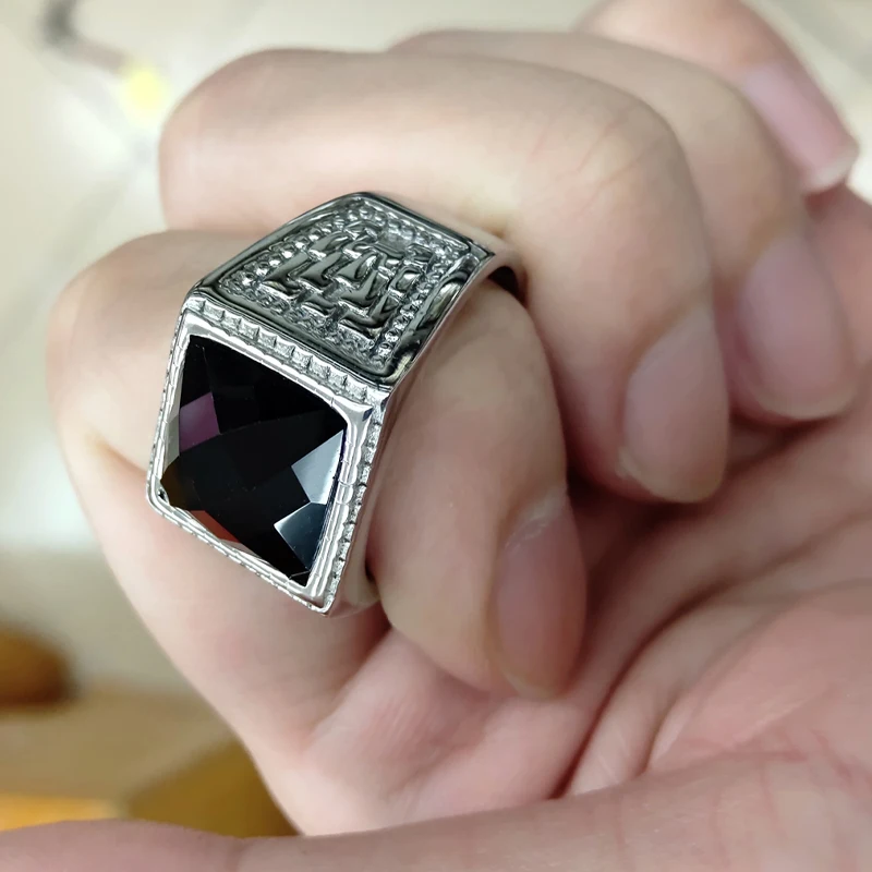 Мужское кольцо с большим камнем золотистое/серебристое в стиле хип-хоп крупным