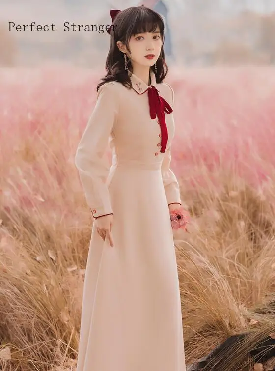 Женское длинное платье с цветочной вышивкой круглым воротником и длинным