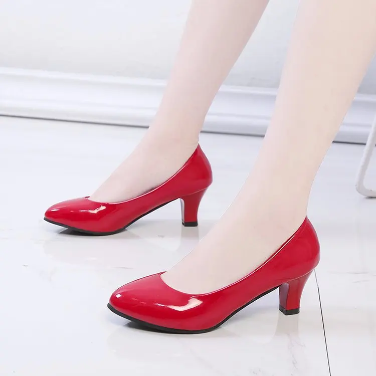 Туфли женские кожаные на среднем каблуке Классические офисные туфли лодочки