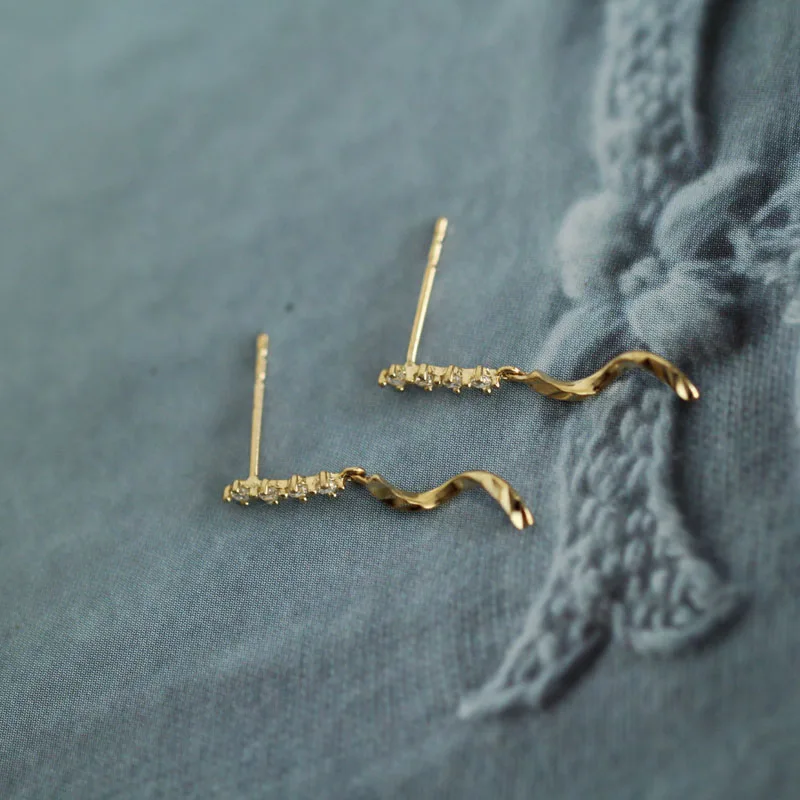 Серьги-гвоздики золотистые с кристаллами 9 к | Украшения и аксессуары