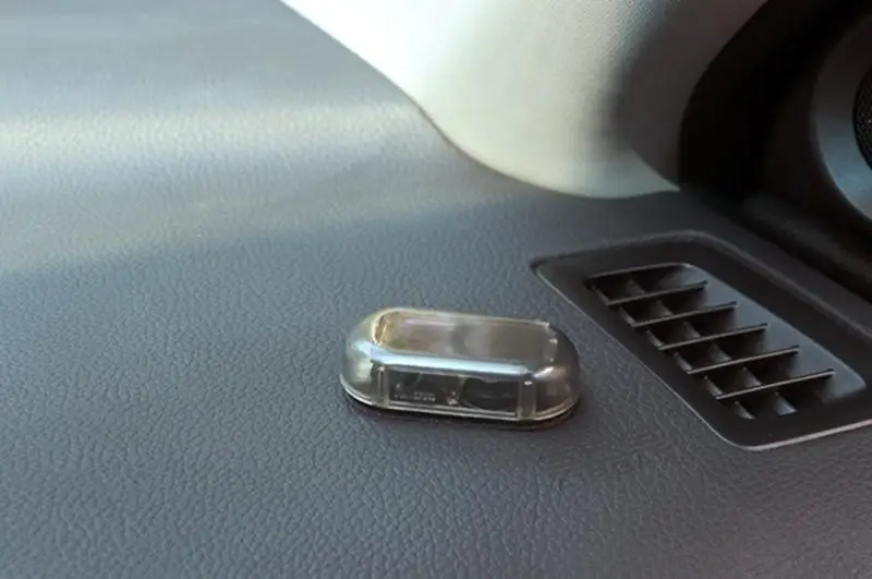 Автомобильная сигнальная лампа на солнечной батарее светодиодная