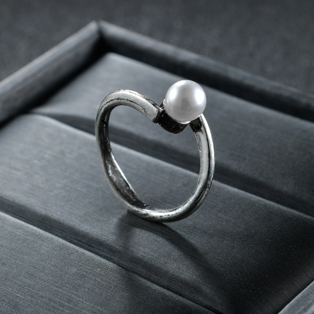 

Retro Classic Design White Pearl Index Finger Rings For Women High Quality Round Silvery Ring Wedding Party Jewelry Gift