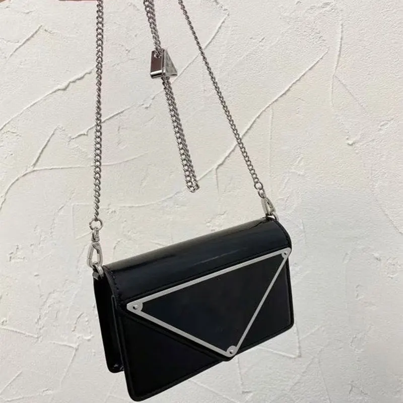 

Женские брендовые модные дизайнерские сумки, сумки из лакированной кожи на цепочке, сумки через плечо, элегантные женские новые стили, пода...