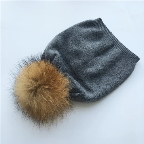 Dark grey natural Вязаная шапка из натурального меха енота с помпонами, женские шапки бини, кашемировая зимняя шапка, Женская хлопковая шапка Skullies, шерстяная шапка - Цвет: Dark grey natural
