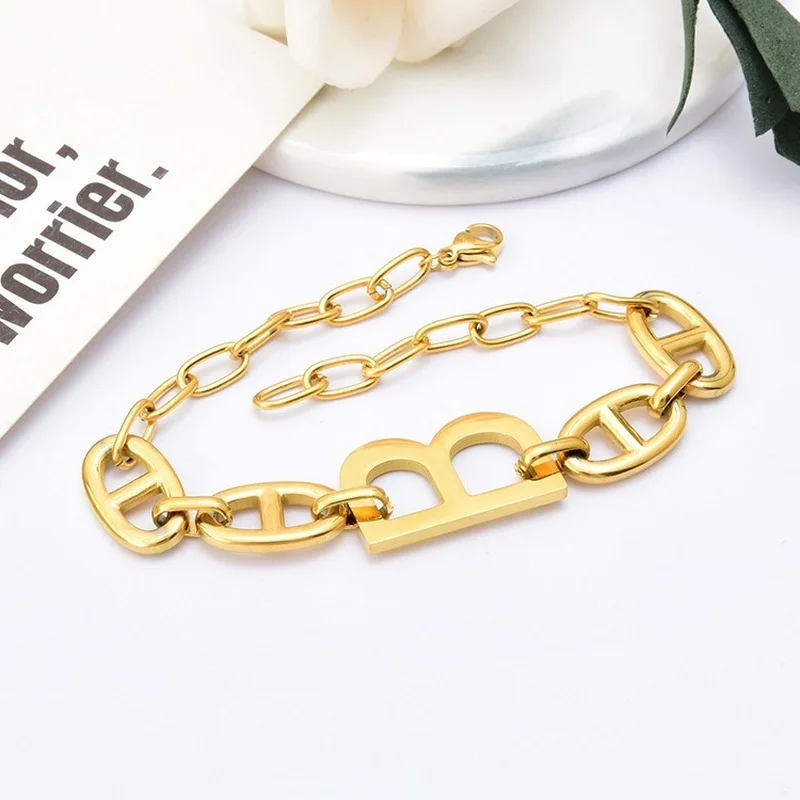 

Hip-hop B Letter Pig Nose Bracelet For Women Simple Three-dimensional Hollow Thick Chain Titanium Steel Bracelet Trend Jewelry