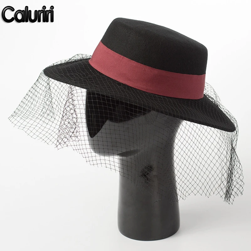 

Caluriri элегантная фетровая шляпка шерстяная шляпа французский Стиль, с кружевами, с вуалью из шерсти на плоской подошве вечерние топ шляпа же...