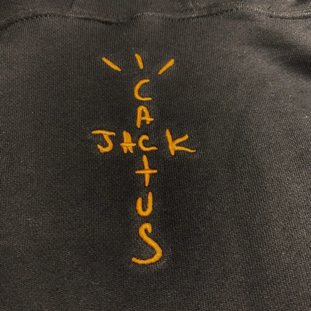 

Hoodies & Sweatshirts