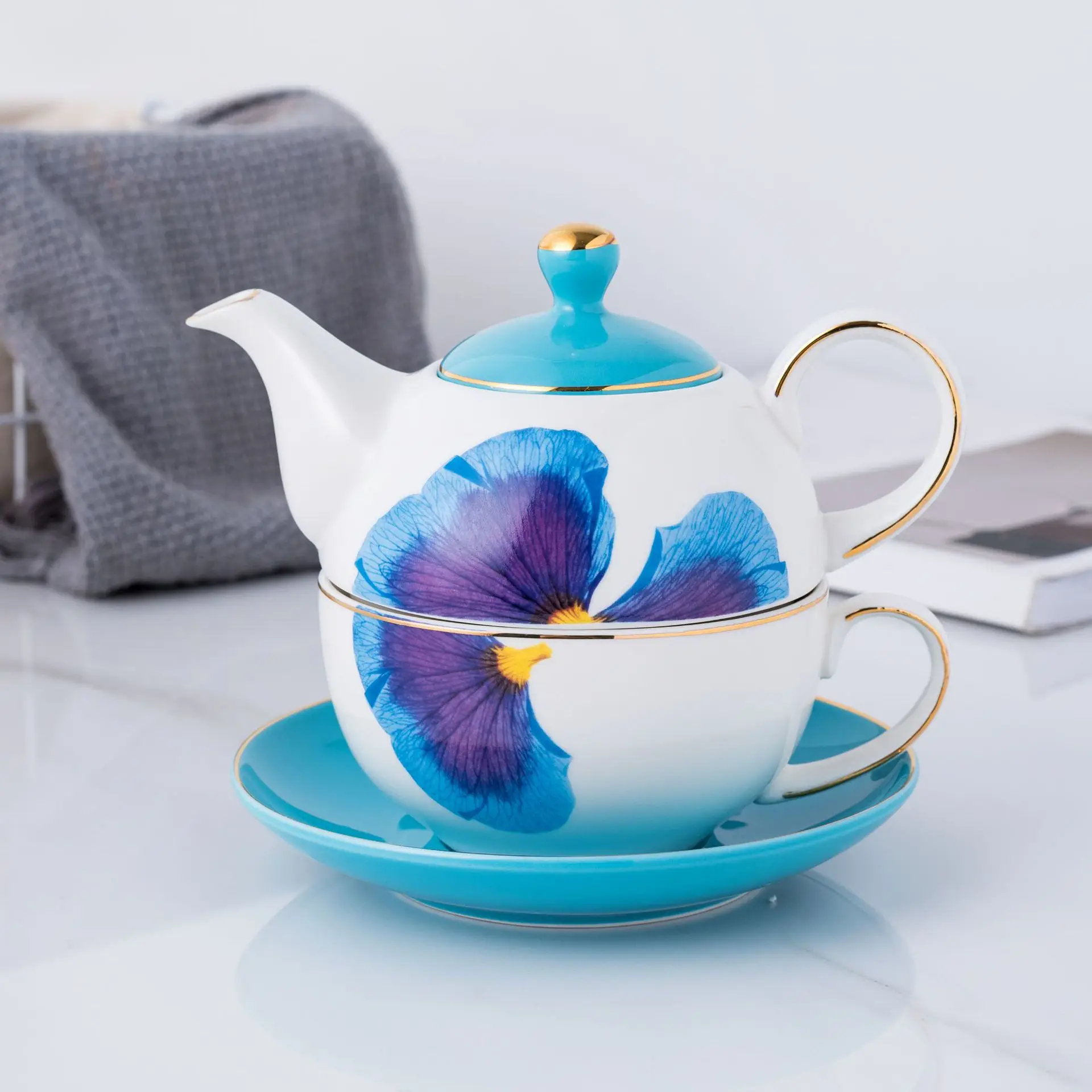 

Creative large-capacity Nordic ceramic mother and daughter pot scented tea single afternoon tea set color boxed coffee cup