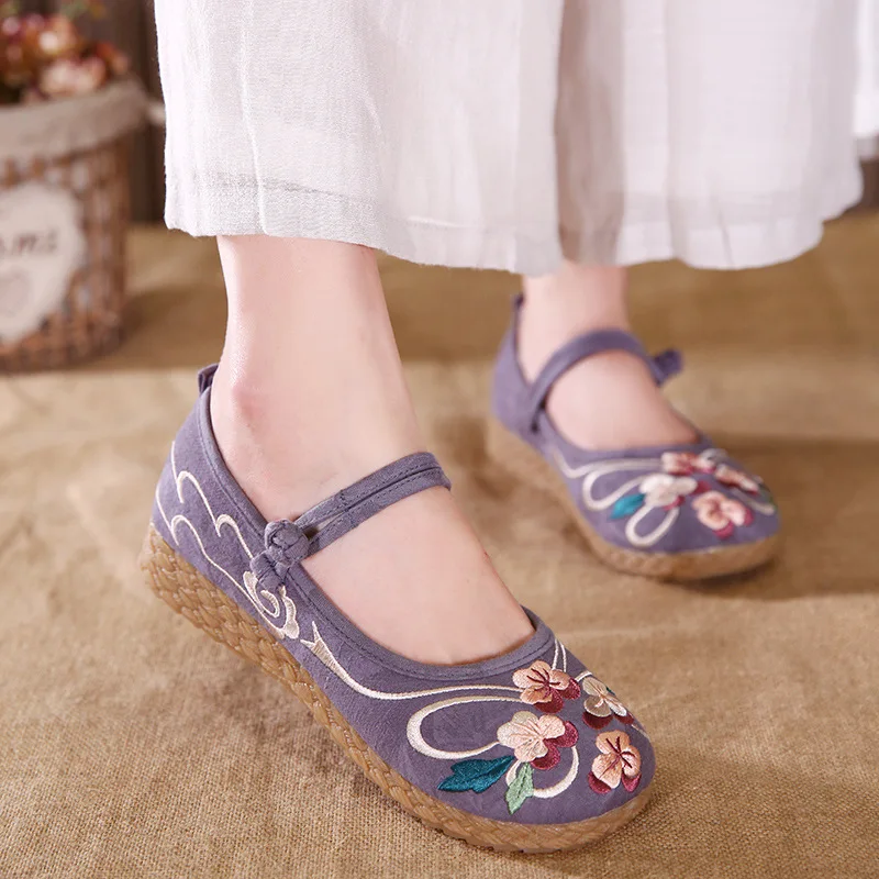 Spring Autumn Women Shoes National Embroidered Breathable Ladies Flat Footwear Casual Cloth Female Shoes Hot Sale High Quality