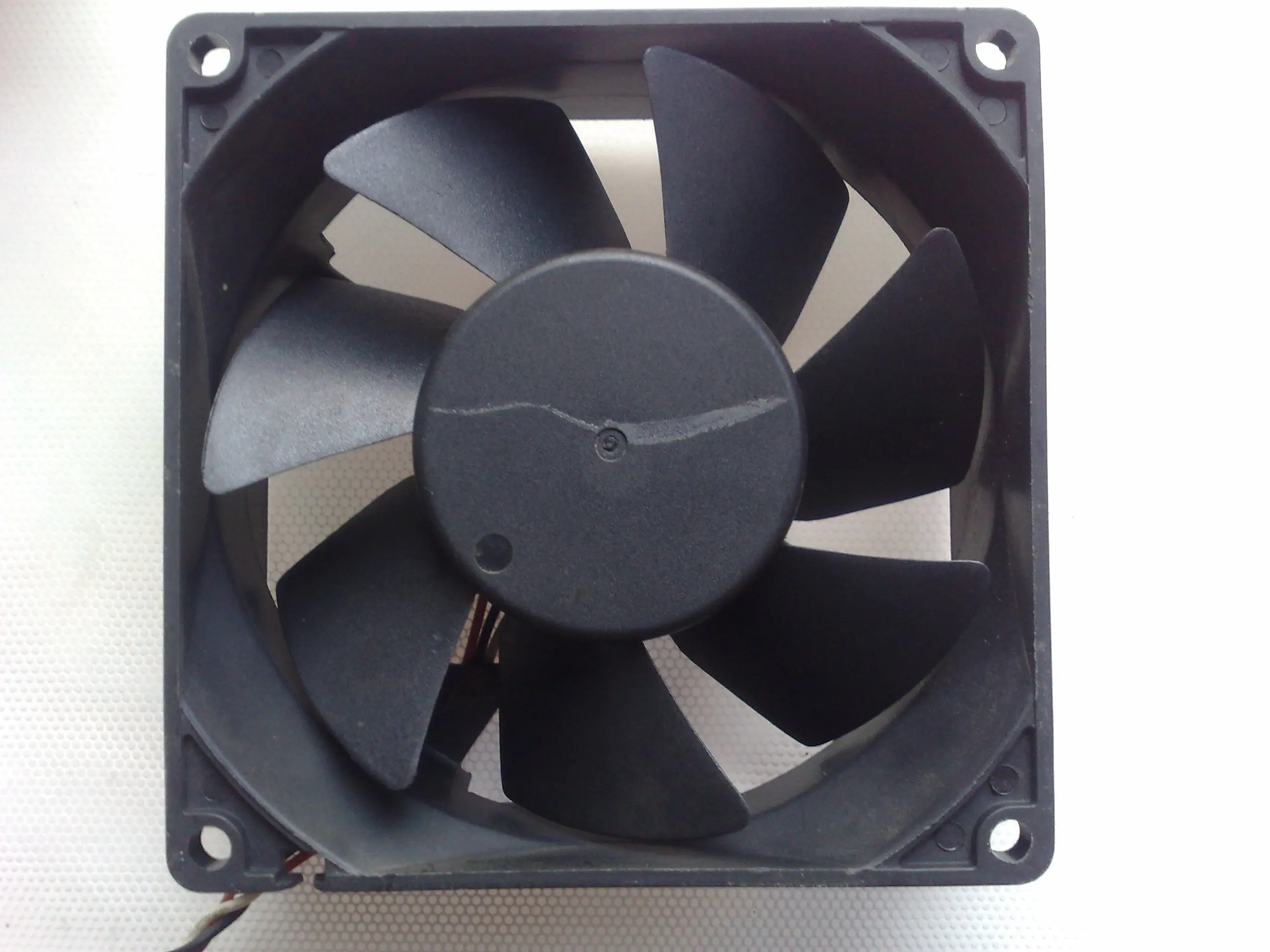 

NEW 9232-12HBTL 12V 0.70A 9CM 9032 P/N 7G538 E186583 Motor protection cooling