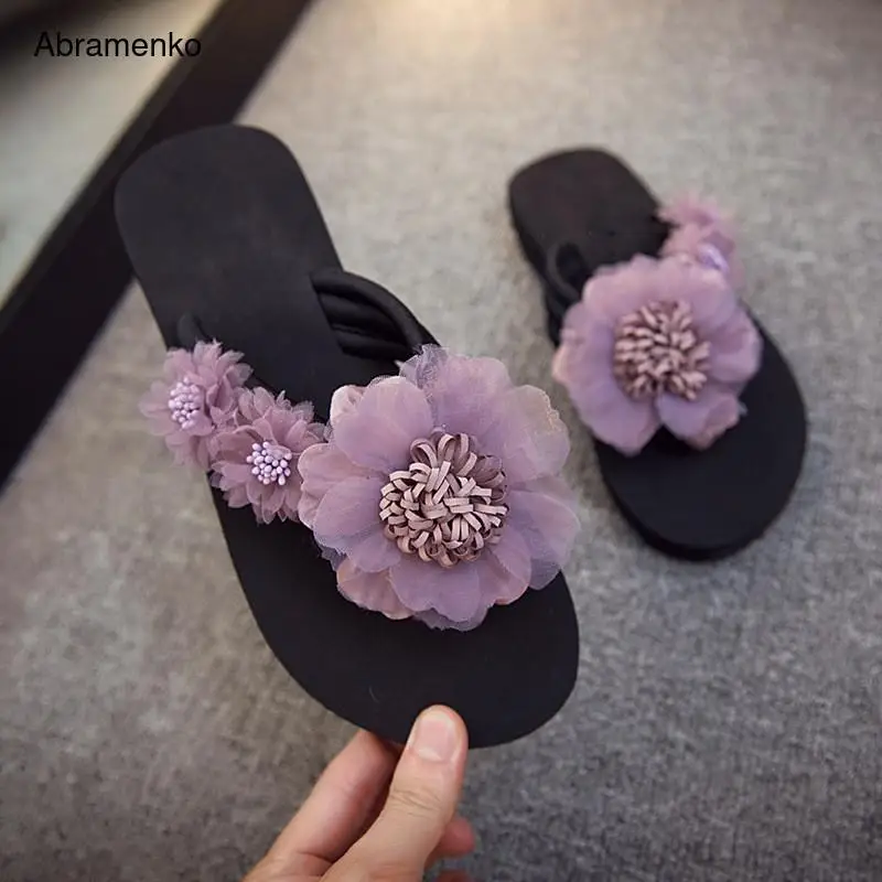 Шлепанцы женские с фиолетовыми цветами Нескользящие пляжные тапочки богемная