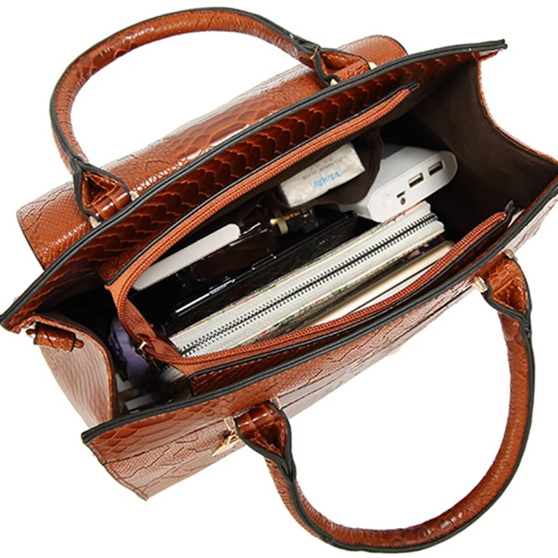 Винтажная женская сумка из змеиной кожи коричневая мессенджер на плечо модная