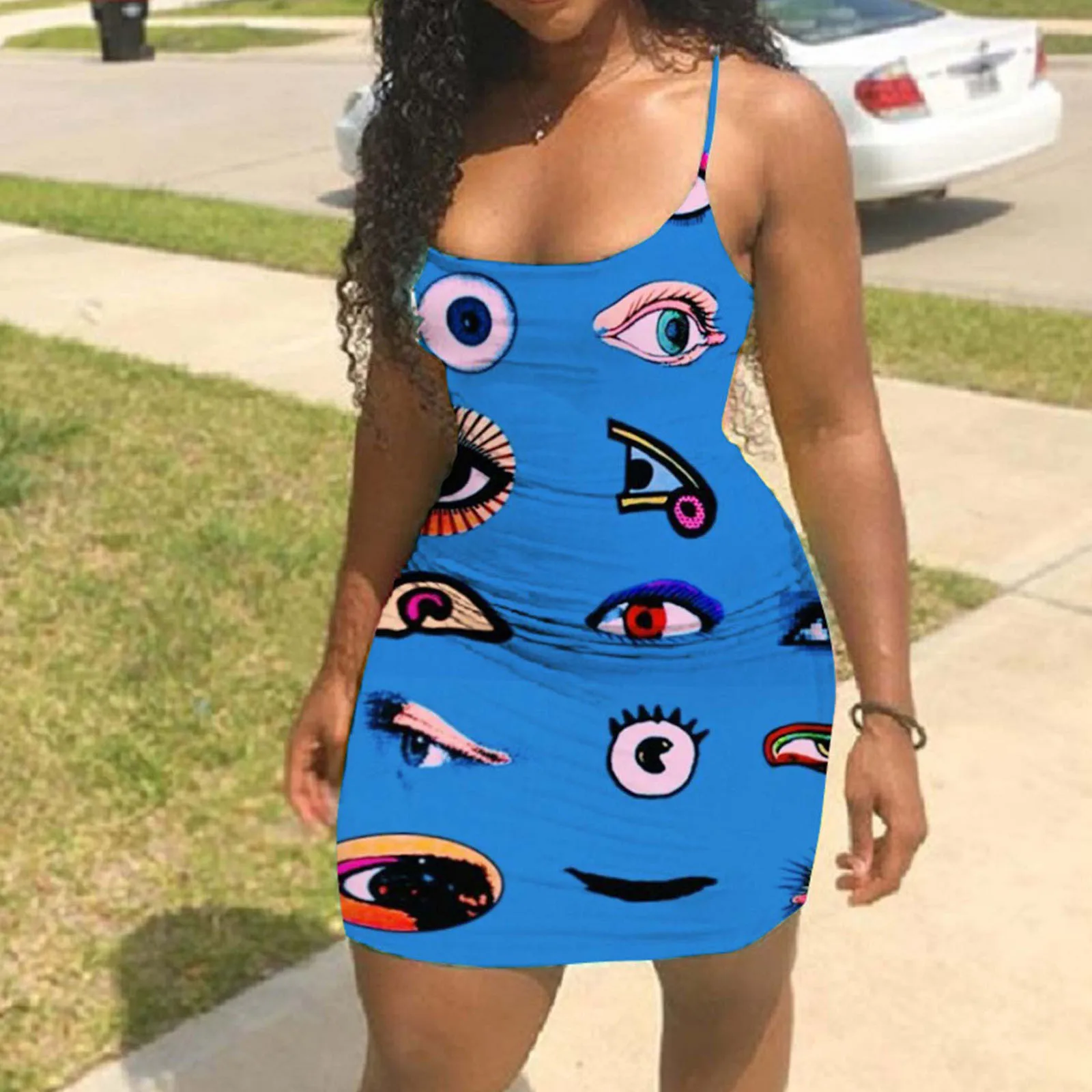 Женское платье на бретельках повседневное летнее пикантное мини без рукавов с