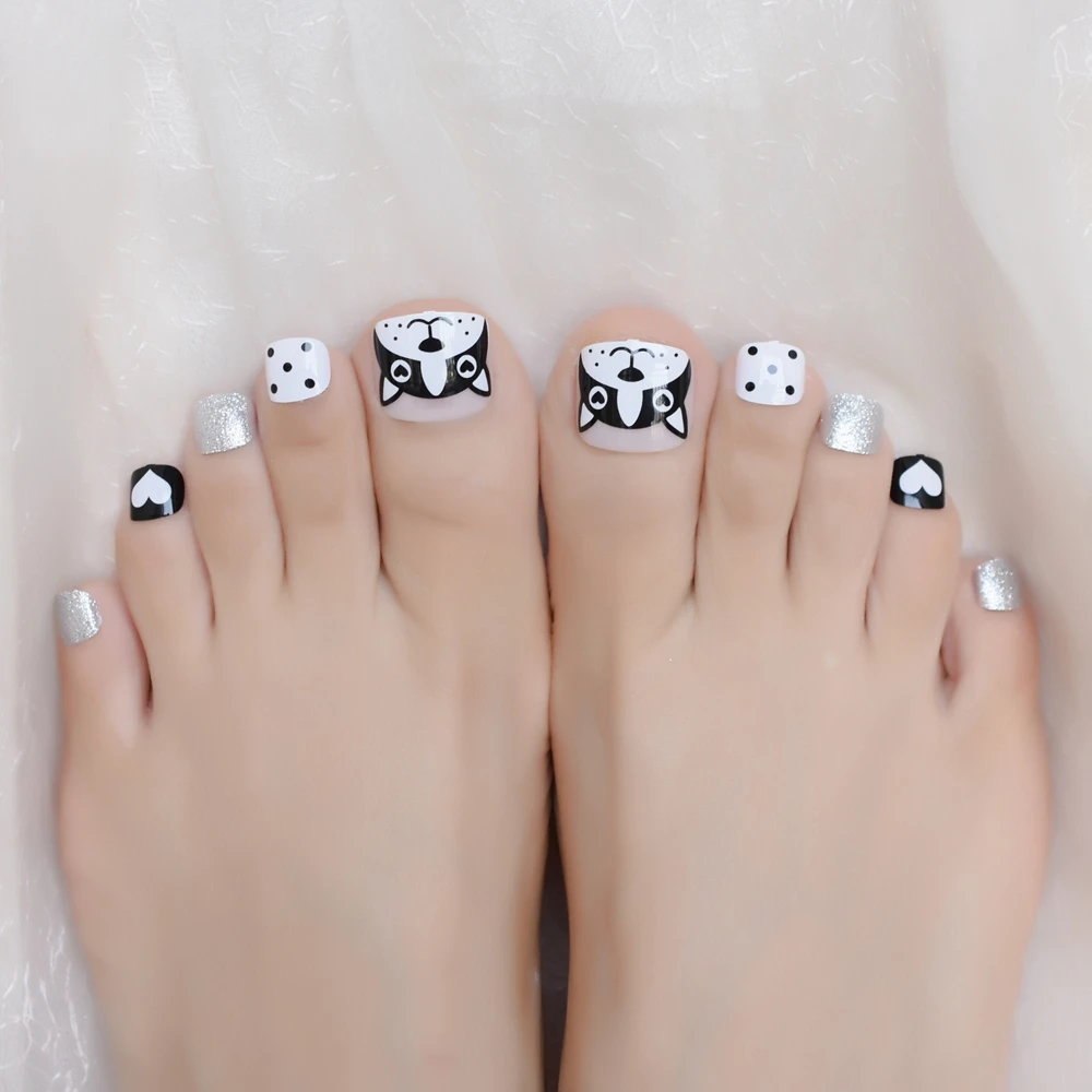 Предварительно Разработанный ноготь с изображением щенка милой девочки пальца