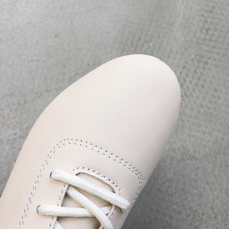 Женские лоферы из натуральной кожи на плоской подошве с круглым носком