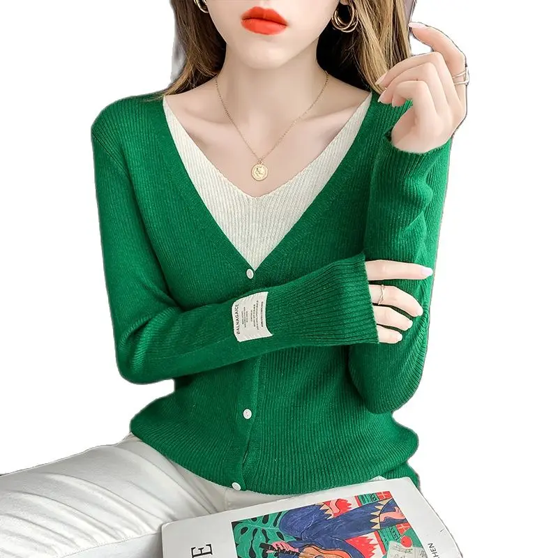 

Casual fake two-piece v-neck knit sweater 2021 autumn new long-sleeved knitted slim slimming top fashion women's clothing