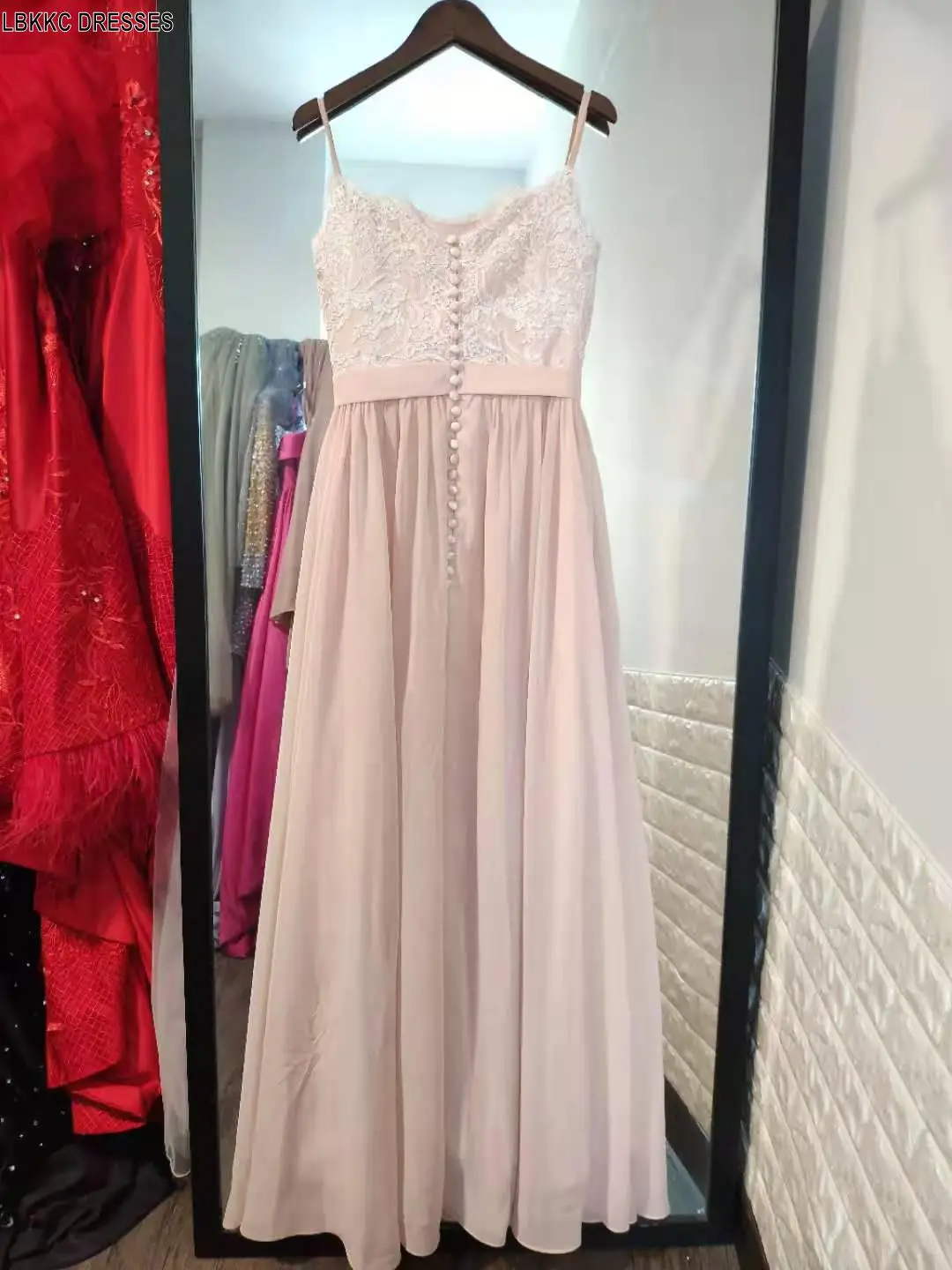 Розовое длинное платье подружки невесты шифоновое трапециевидной формы с