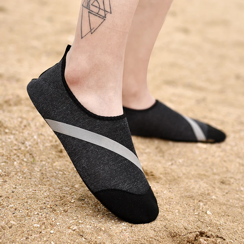 

Summer Water Shoes Men Sneakers Slip On Quick Dry Barefoot Shoes Fashion Tenis Non-slip Breathable Male Loafers Plus Size 36-49